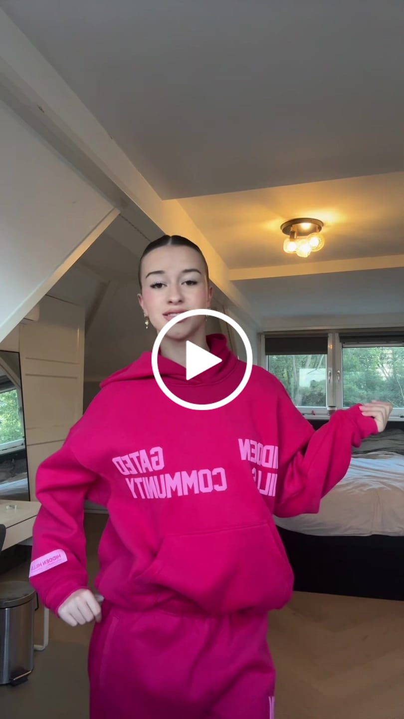 Customer video review of GATED COMMUNITY HOODIE DARK PINK/BUBBLEGUM PINK