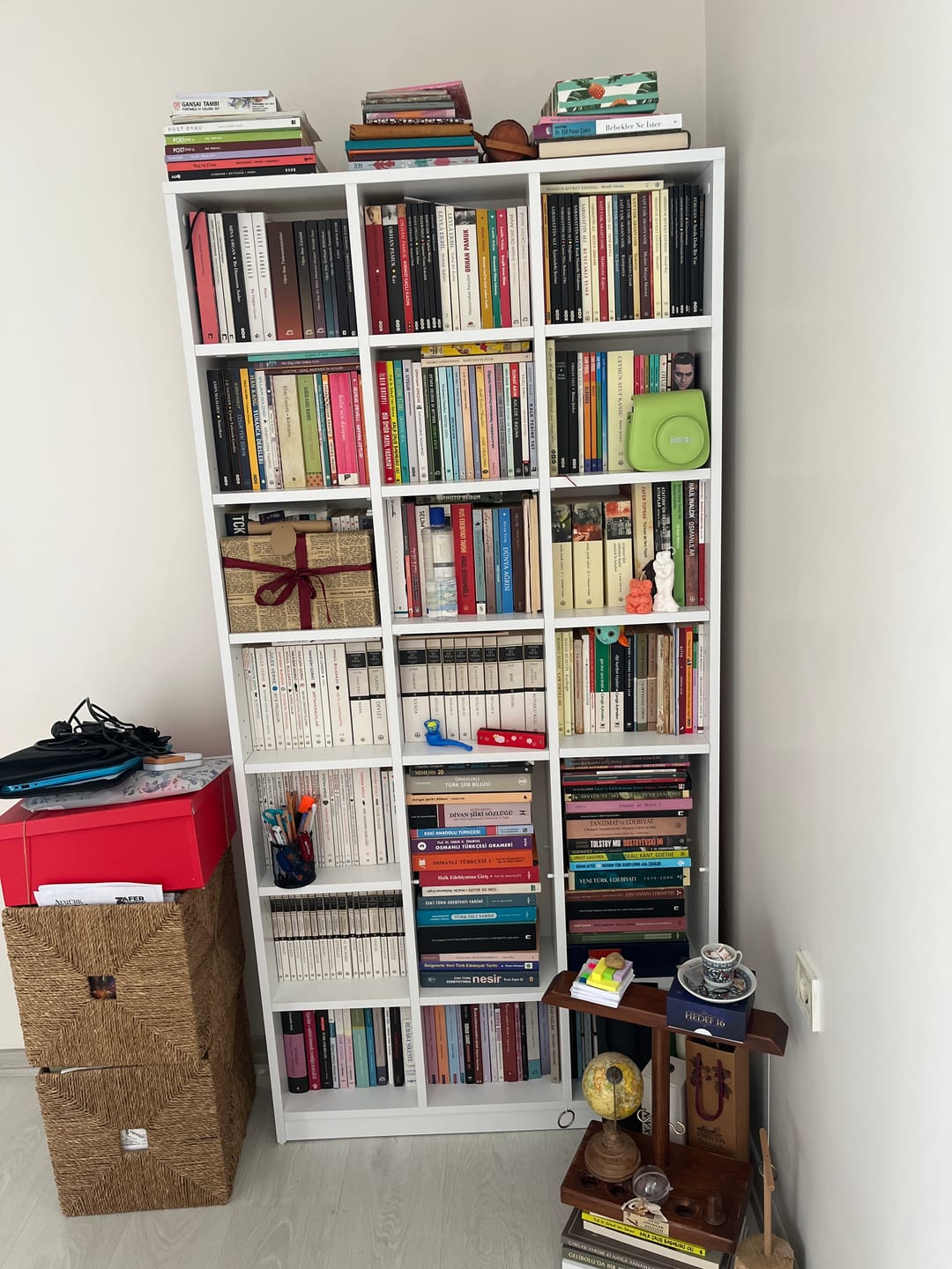 Customer photo review of Rani HC142 Kitaplık 18 Raflı Çalışma Odası Kütüphane Modern Duvar Rafı Beyaz