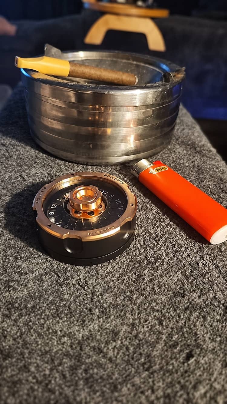 Customer photo review of Metal D20 Decision Spinner