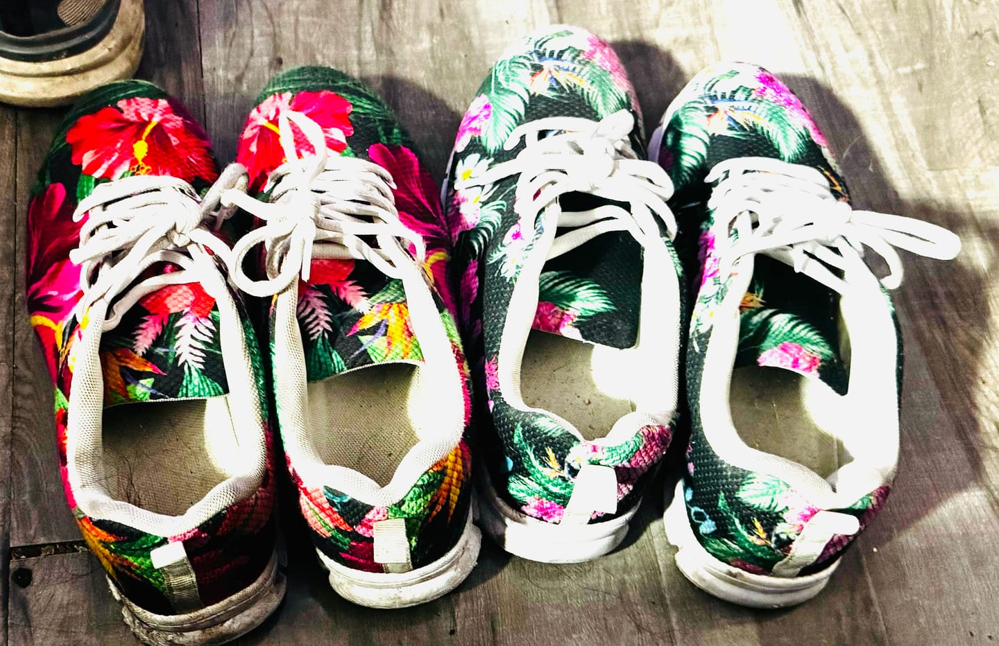 Customer photo review of Hibiscus Hawaiian Design Print Pattern Women Sneakers Shoes
