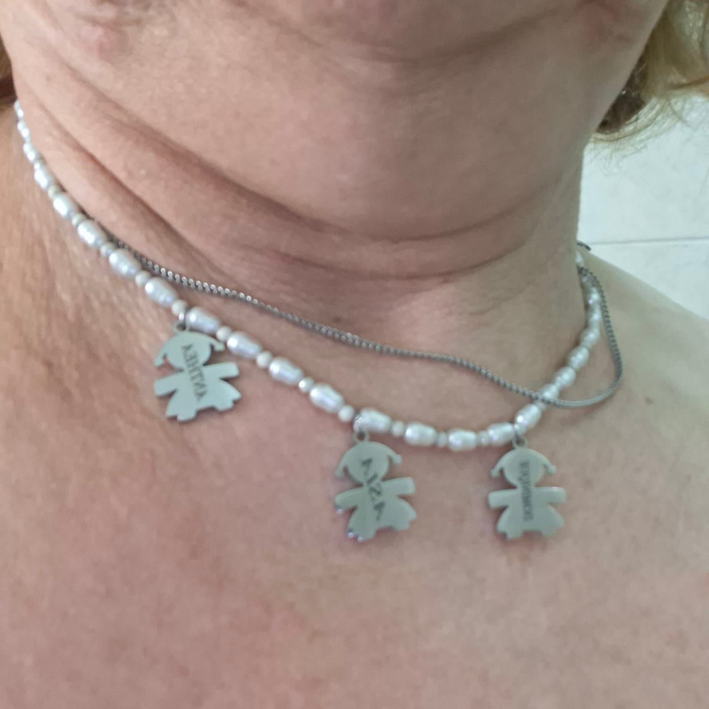 Customer photo review of Girocollo Family In Perle con ciondoli Bimbo Personalizzati