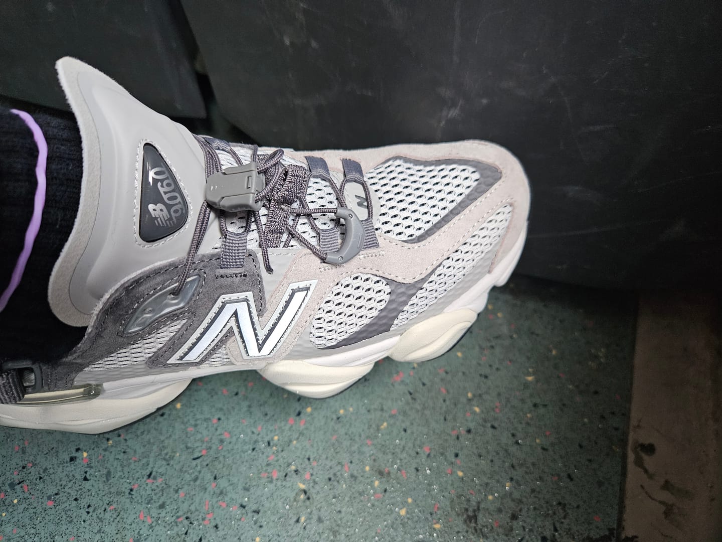 Customer photo review of New Balance SUMMER GRAY U90603FA 網布 麂皮 涼鞋