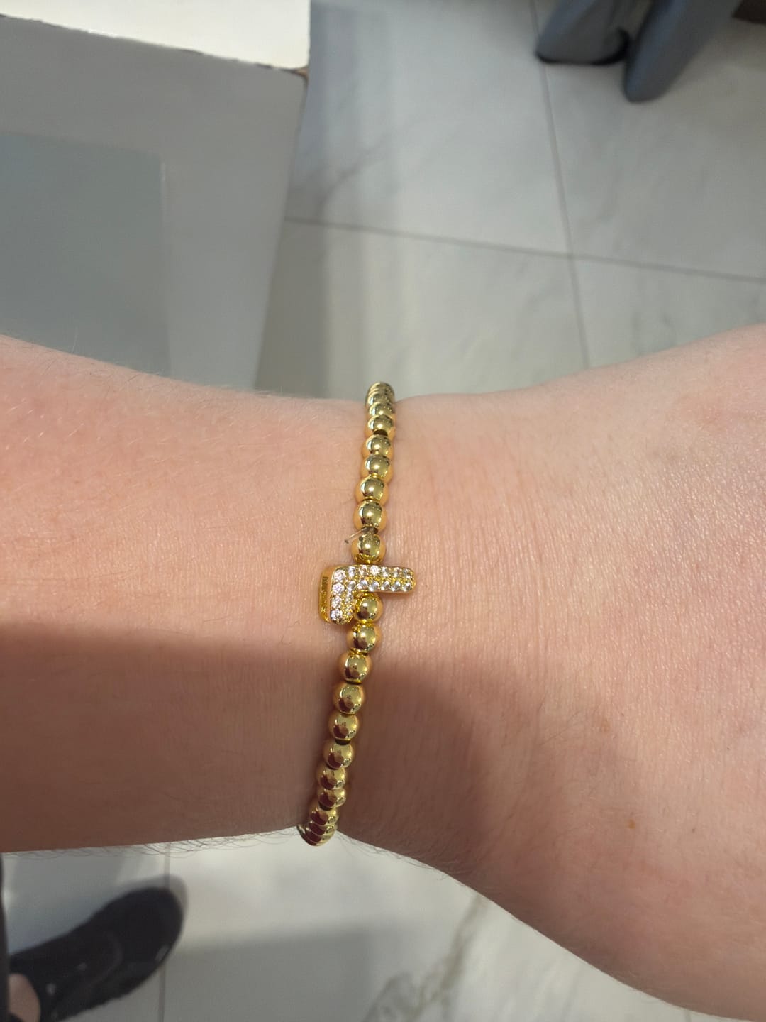 Customer photo review of Pulsera Dorada Con Inicial Mini Bubble Zirconia
