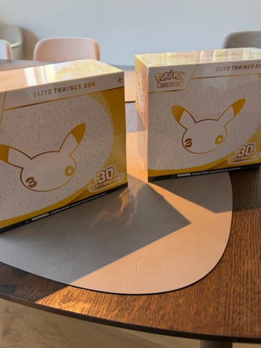 Customer photo review of Pokémon 30th Celebration Elite Trainer Box