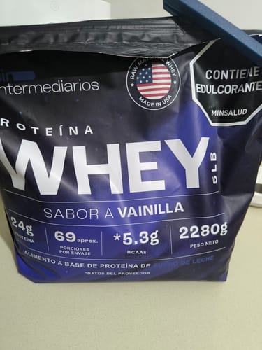 Customer's Proteína Whey sabor vainilla en su bolsa original negra con letras blancas y detalles en azul.