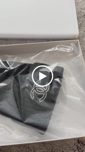 Customer video review of Chanel Knitted Hat With Pom-pom 437120