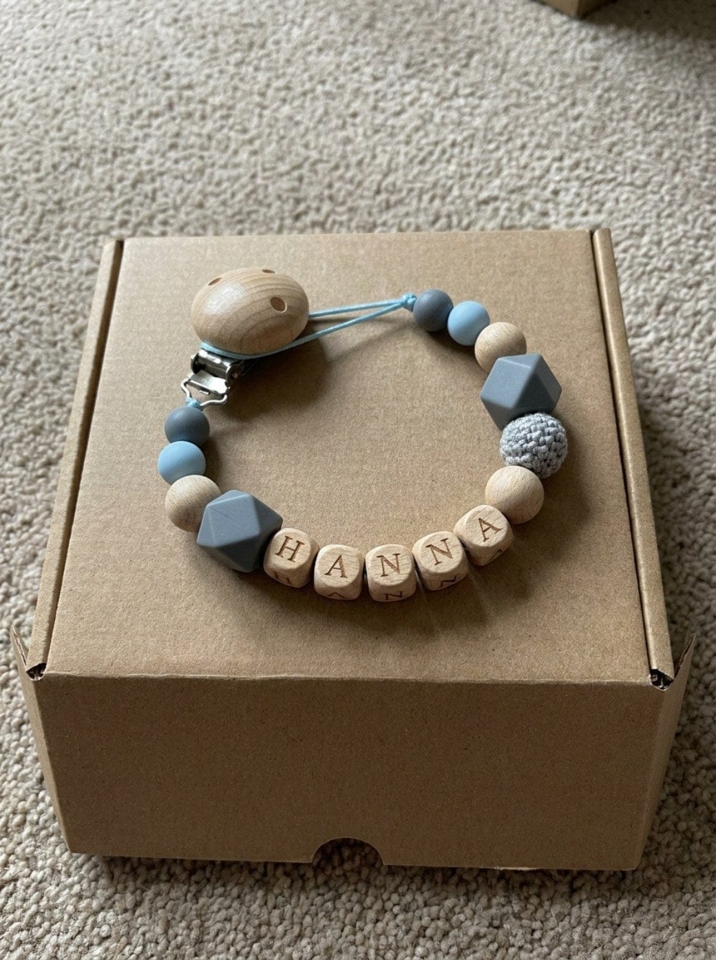 Customer photo review of Schnullerkette mit Namen Koala | Personalisiert Holz Silikon Gravur Baby
