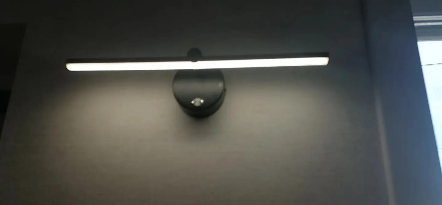 Customer photo review of White Wall Light for Bedroom, 300° Rotating Beam, 41 cm