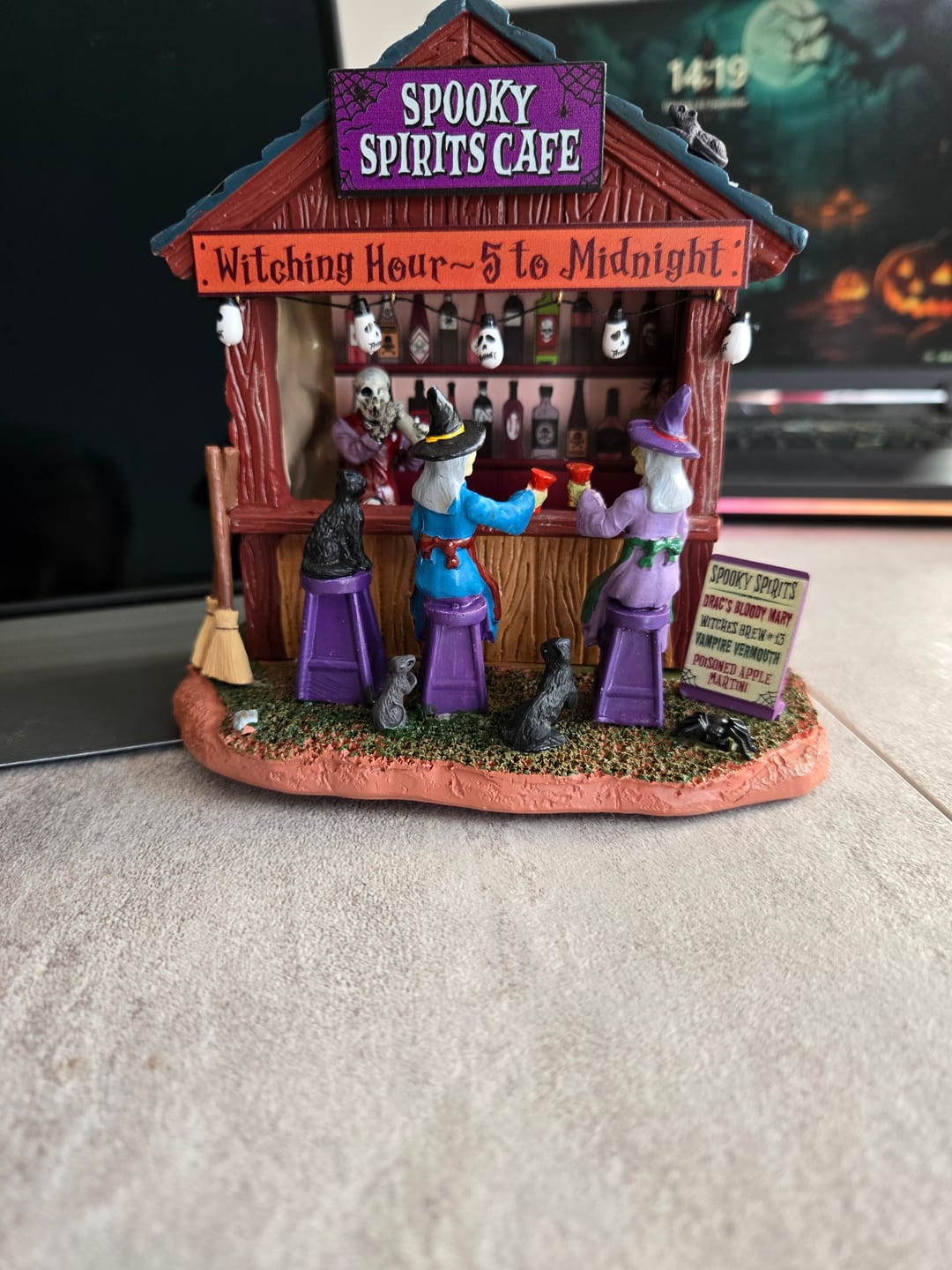 Customer photo review of Spooky Spirits Café – Hexen Café Spooky Regal Deko
