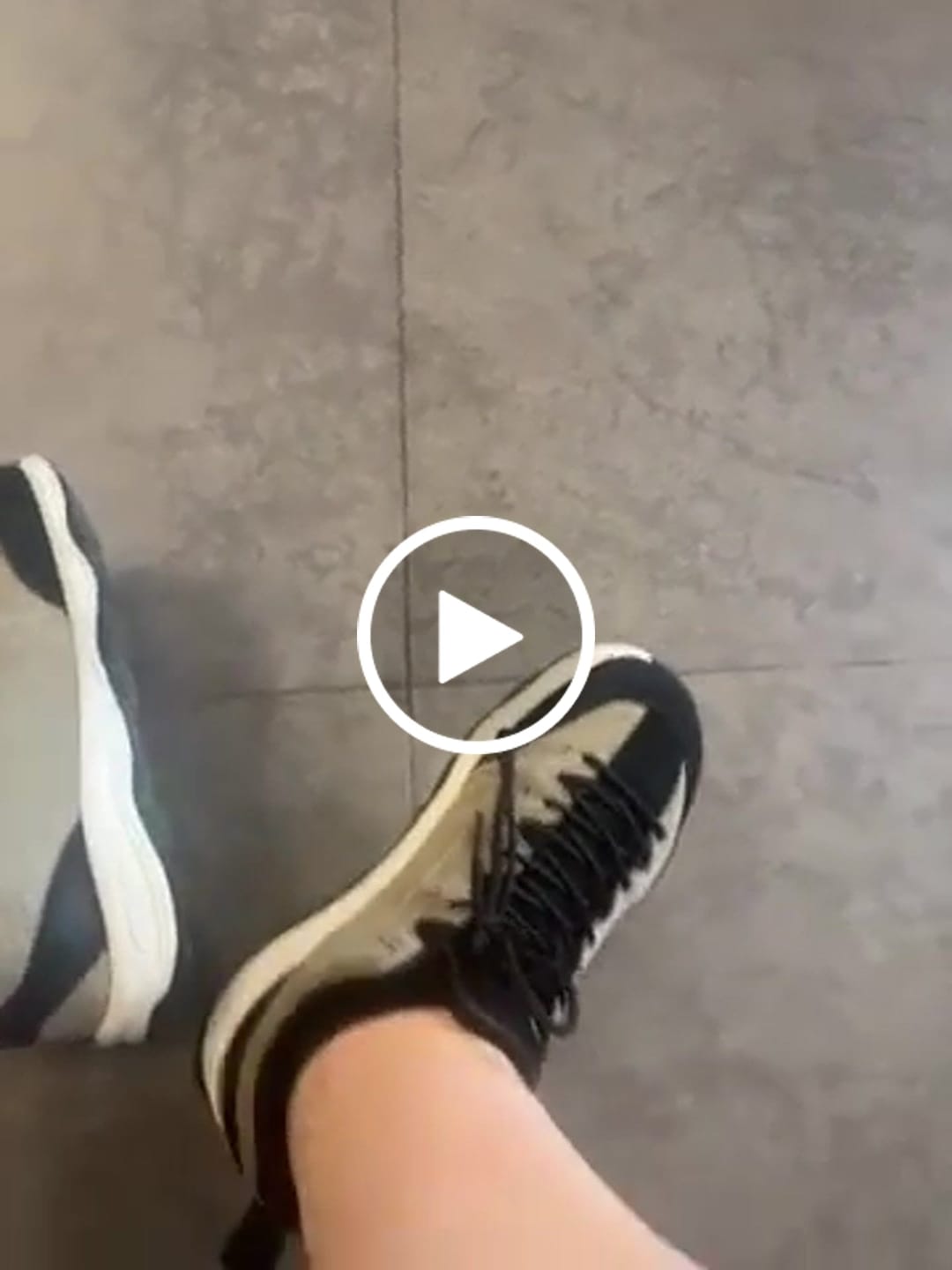 Customer video review of Basalt -  Zapatos De Punta Ancha