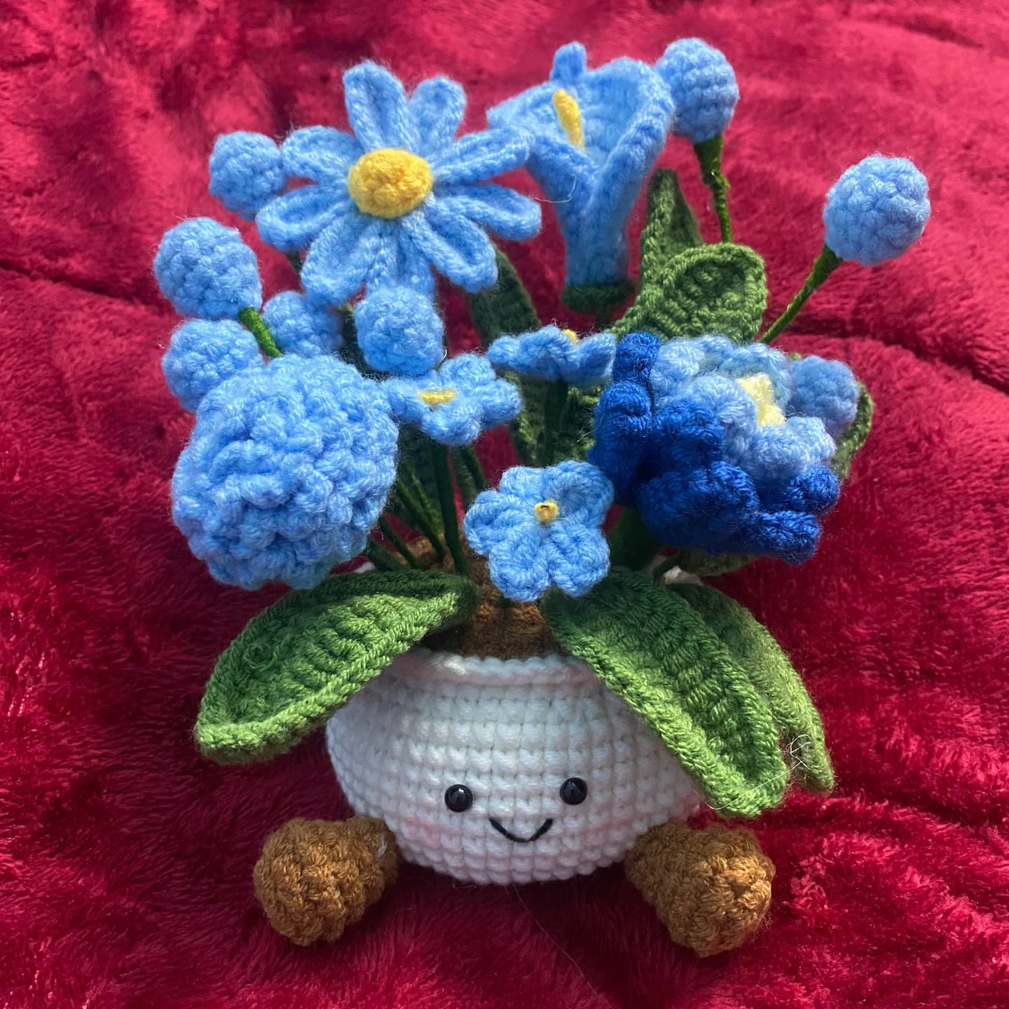 Customer photo review of Handmade Crochet Flower Pot – Forever Flower Bouquet, Cute Floral Desk Decor, Unique Gift