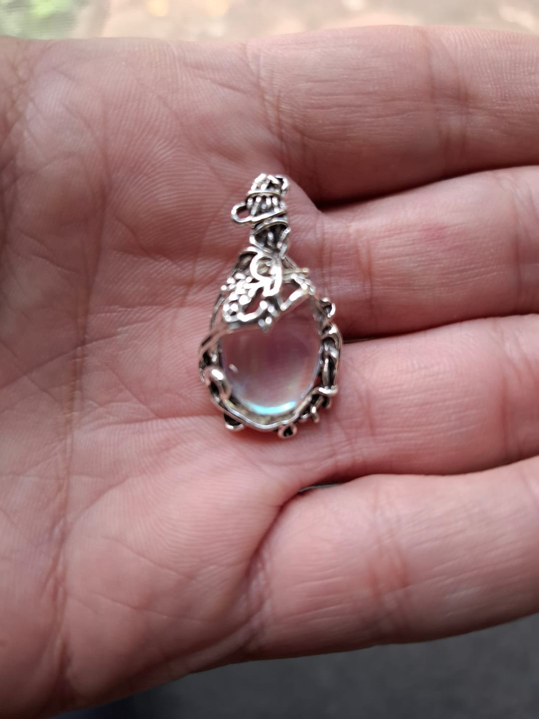 Customer photo review of Kette Anhänger Mondstein