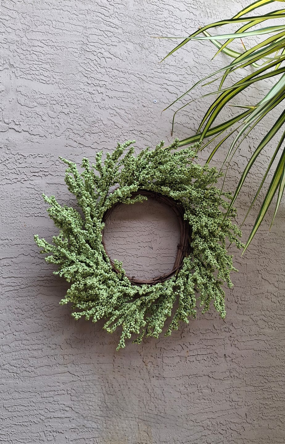 Customer photo review of Green Mini Berries Wreath