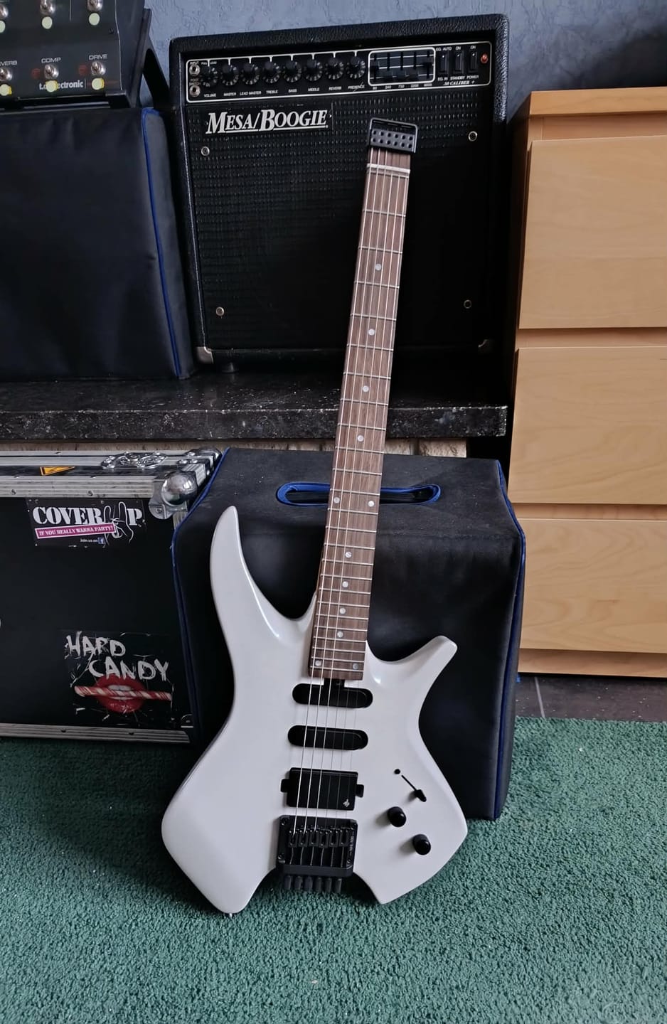 Customer photo review of Donner HLX-500 Headless Electric Guitar (NHL-500)