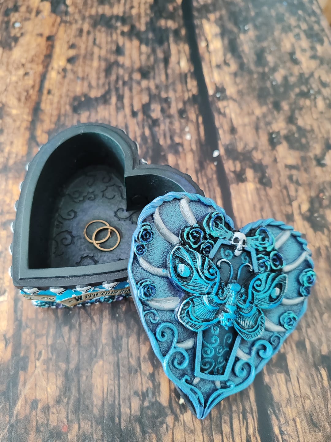 Customer photo review of Corpse Bride Schmuckbox – Herzdose mit With This Ring Motiv