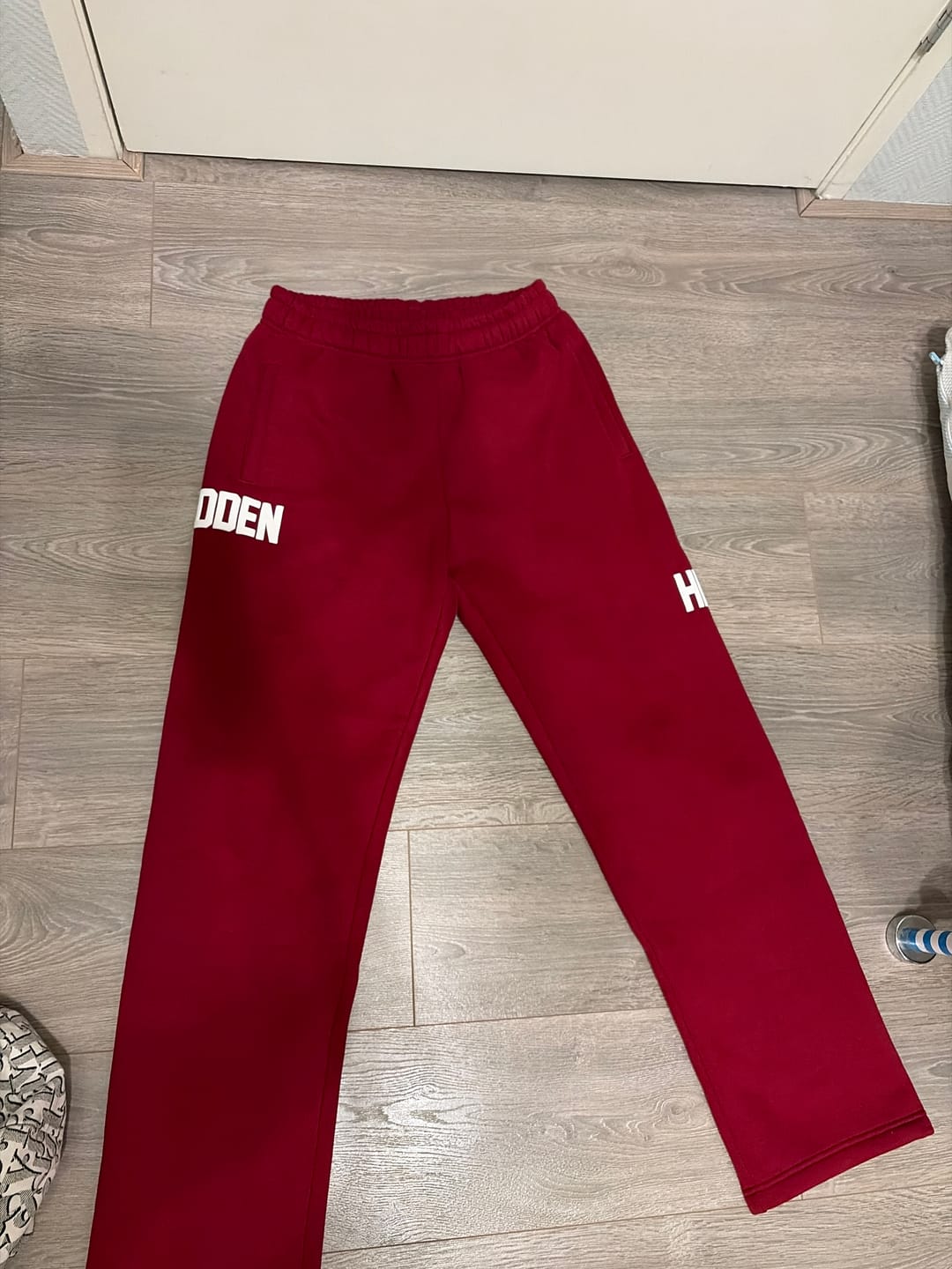 Customer photo review of GATED COMMUNITY STRAIGHT LEG SWEATPANTS BURGUNDY
