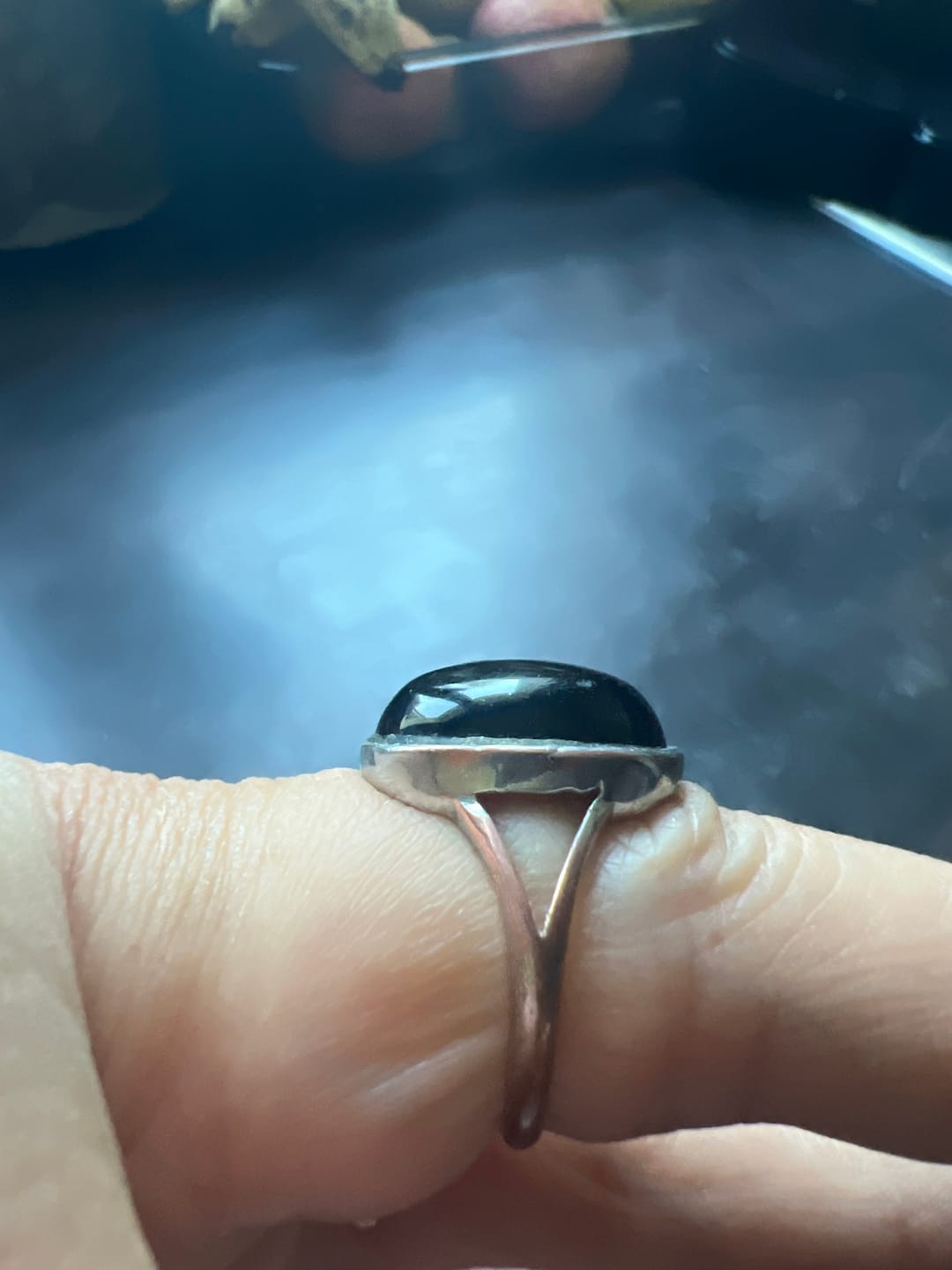 Customer photo review of Bague Ajustable "Aura" en Obsidienne Dorée