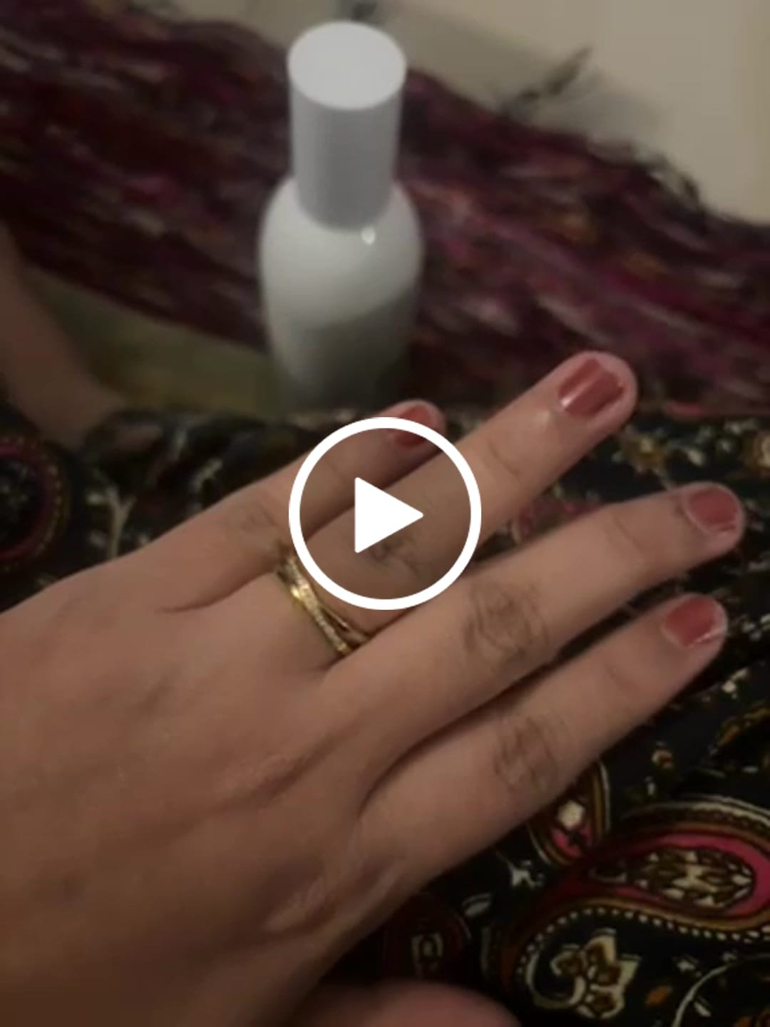 Customer video review of Cross-Over Stones Lined Twist Ring