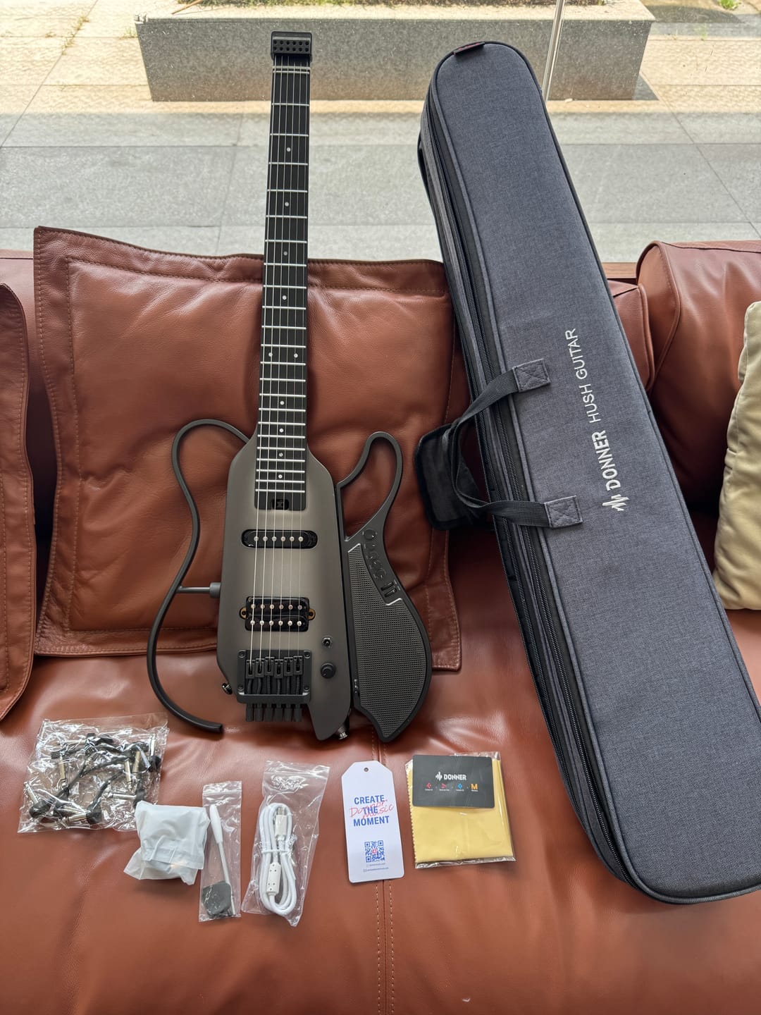 Customer photo review of Donner HUSH X LIVE Guitare de voyage
