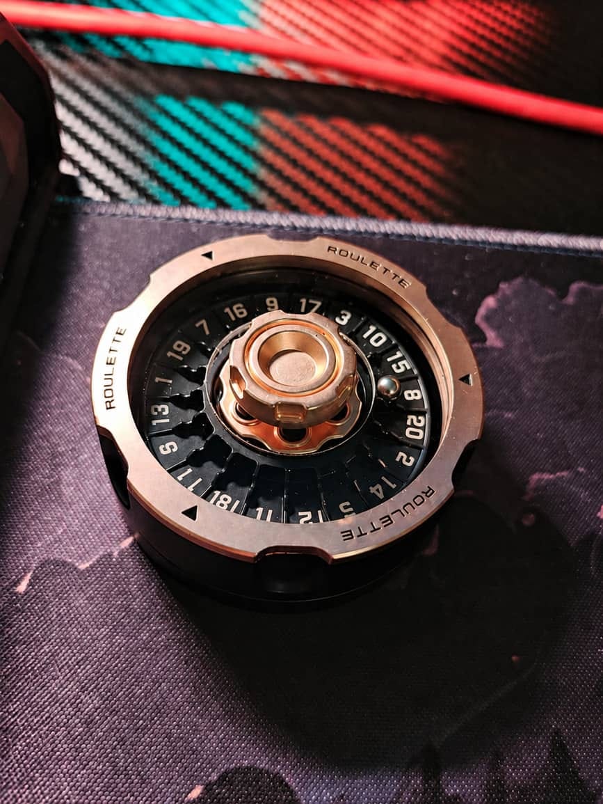 Customer photo review of Metal D20 Decision Spinner