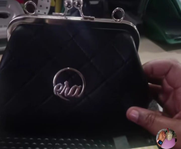 Customer photo review of ERA Mini Kisslock Chain Bag – Black