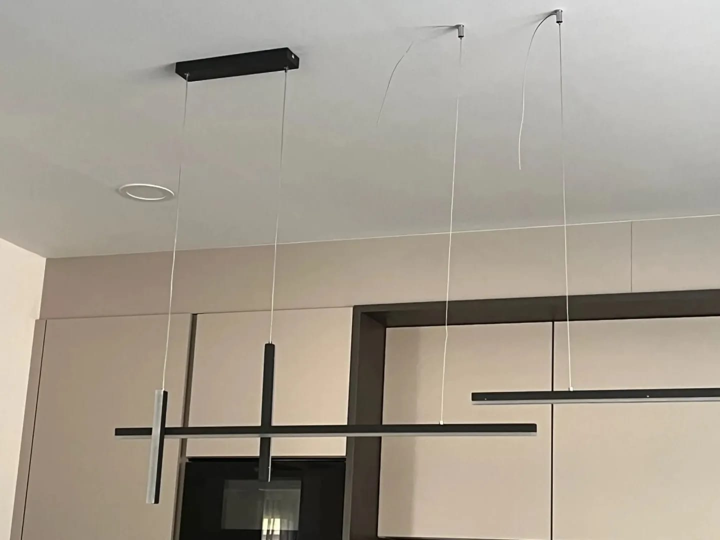 Customer photo review of White Pendant Light for Kitchen Island, Aluminium Bar, 150 cm