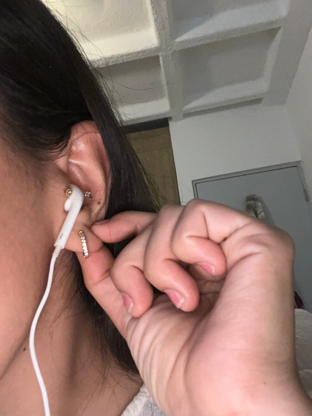 Customer photo review of Par Arracada Con Dije Estrella Zirconia