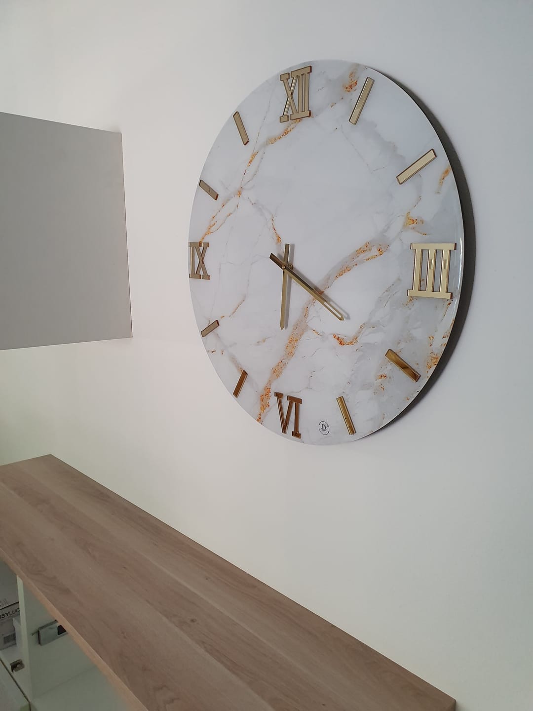 Customer photo review of Orologio da parete effetto marmo Carrara gold design moderno