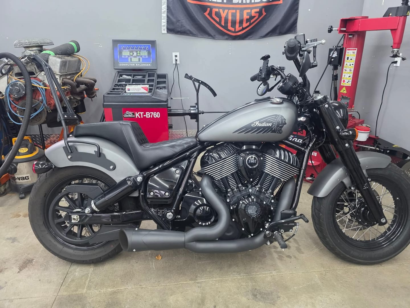 Customer photo review of Iron Born Diamond Stitch Indian Chief Bobber Dark Horse 2-Up Seat Black