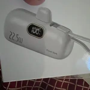 Customer photo review of Caricatore Portatile Compatto 5000mAh Ricarica Rapida 22.5W