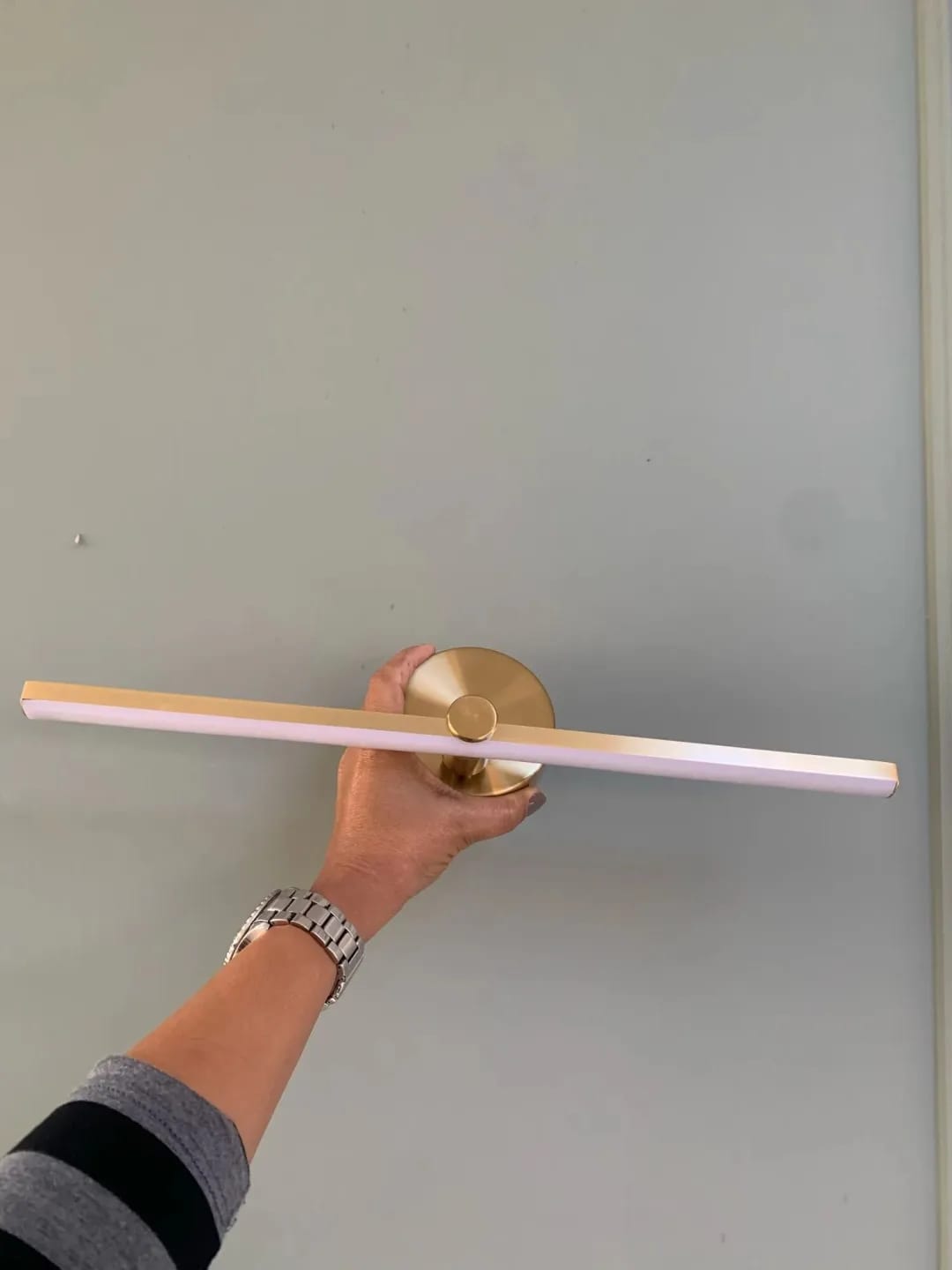 Customer photo review of White Wall Light for Bedroom, 300° Rotating Beam, 41 cm