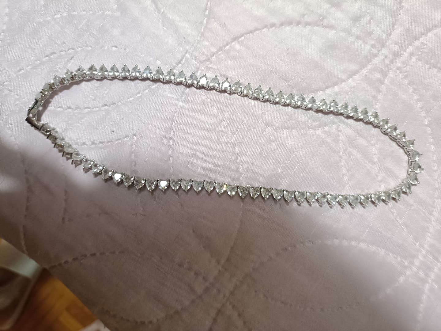Customer photo review of Collana tennis con cuori in zirconi