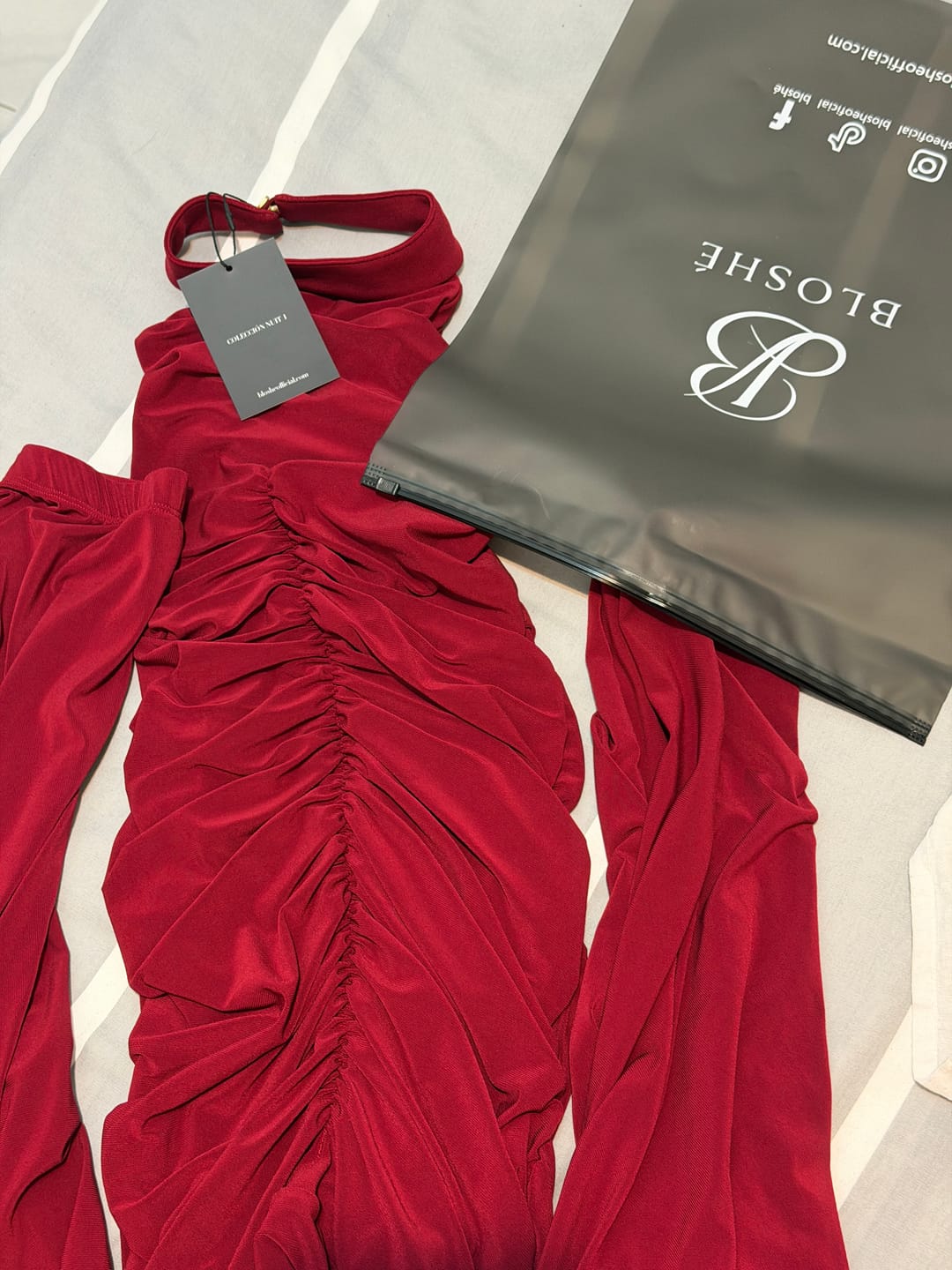 Customer photo review of Vestido Rouge Dynastie