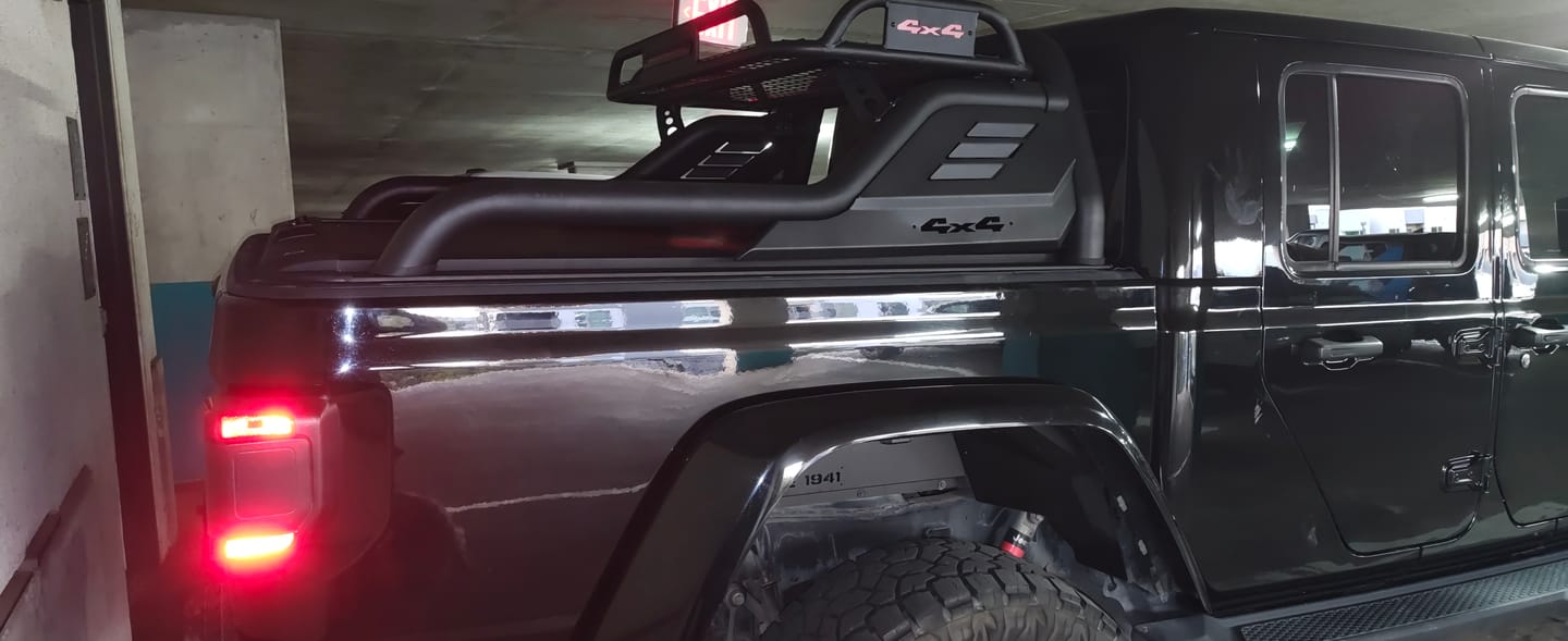 Customer photo review of OPENROAD Aluminum Retractable Tonneau Cover for Jeep Gladiator (2019-2026) 5ft With handle