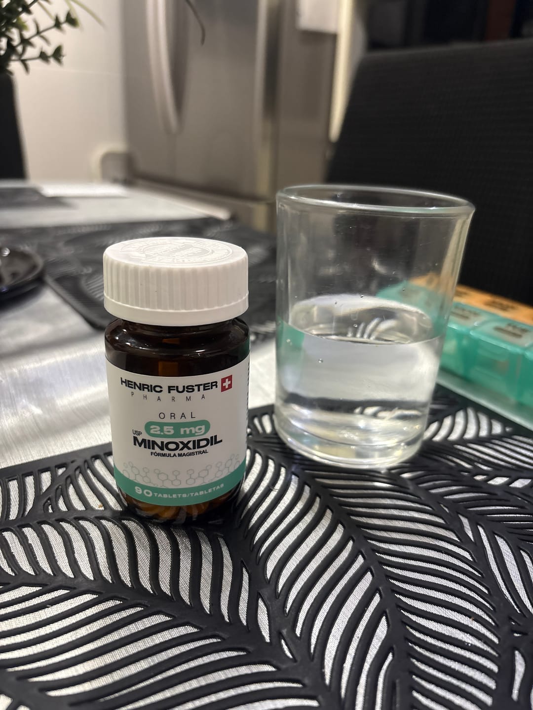 Customer photo review of Minoxidil 2.5 mg con 90 tabletas para 3 meses de tratamiento