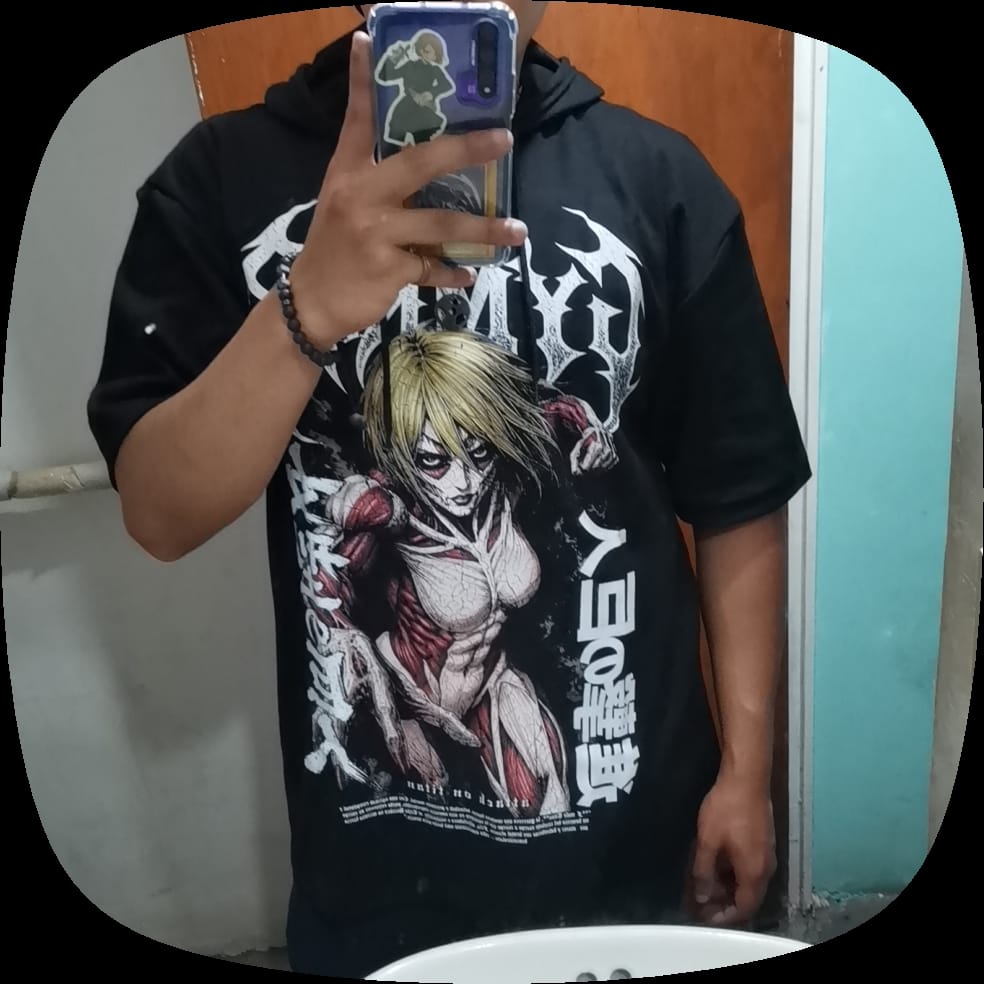 Customer photo review of Playera Oversize Titán Hembra | Titan Drop
