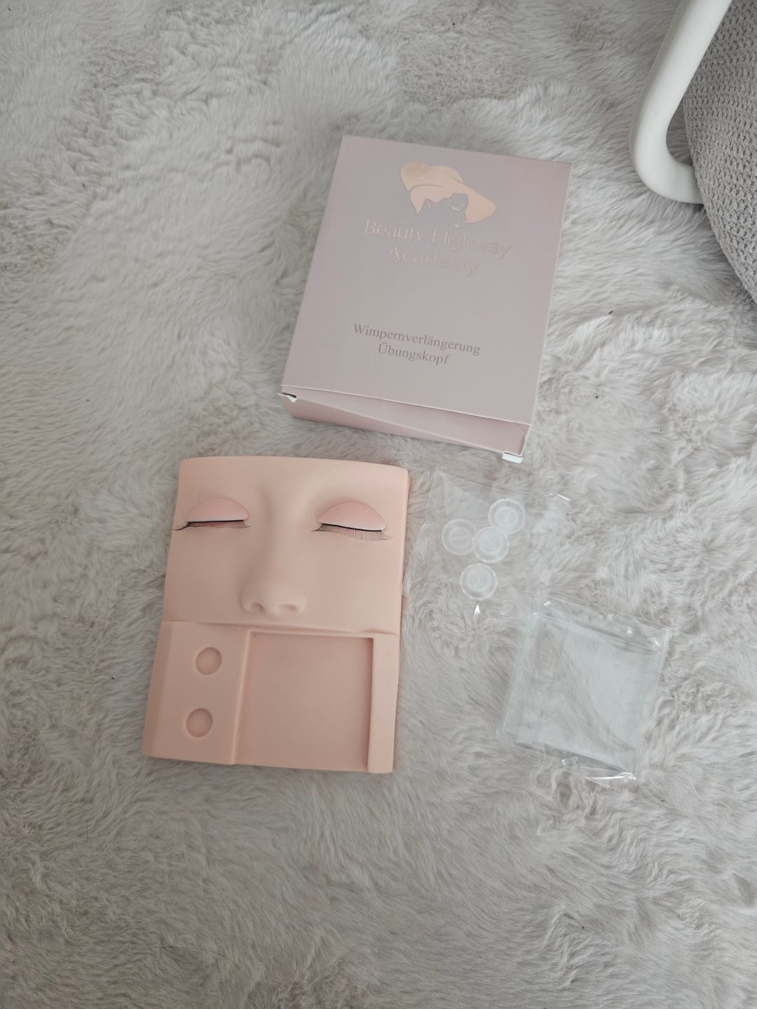 Customer photo review of Puppenkopf Übungskopf austauschbare Augenlider