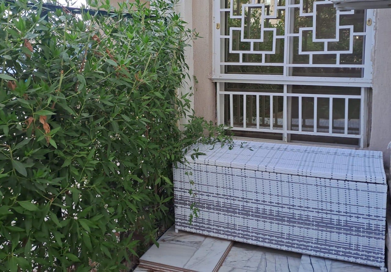 Customer photo review of صندوق تخزين خارجي كبير – رتان أبيض أنيق – 130×63×66 سم – مقاوم للعوامل الجوية