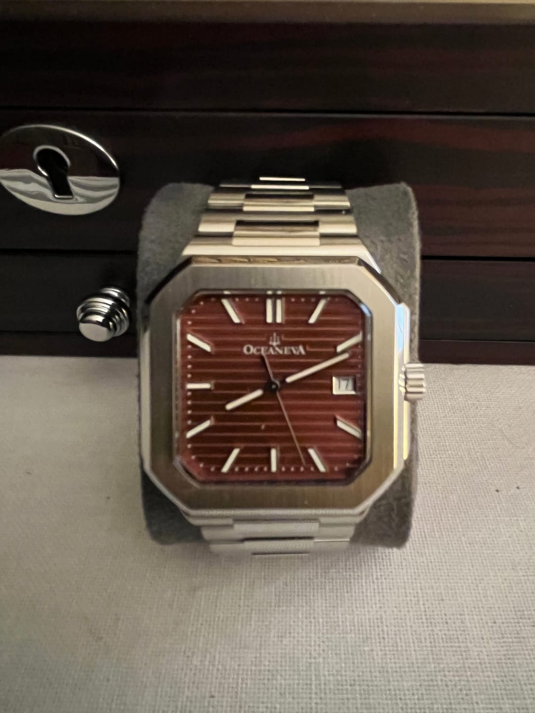 Customer photo review of Oceaneva Mens Tenuis Ultra-Thin Swiss Movement Automatic Thin Watch Burgandy