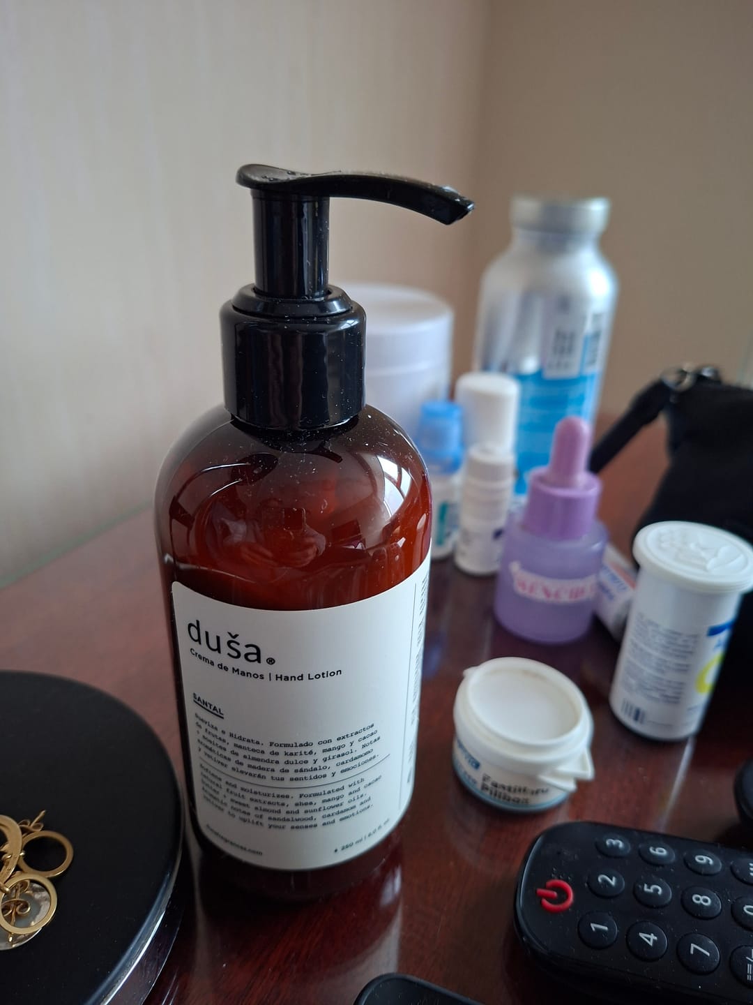 Customer photo review of SANTAL- CREMA DE MANOS ULTRA HIDRATANTE | 250 ML