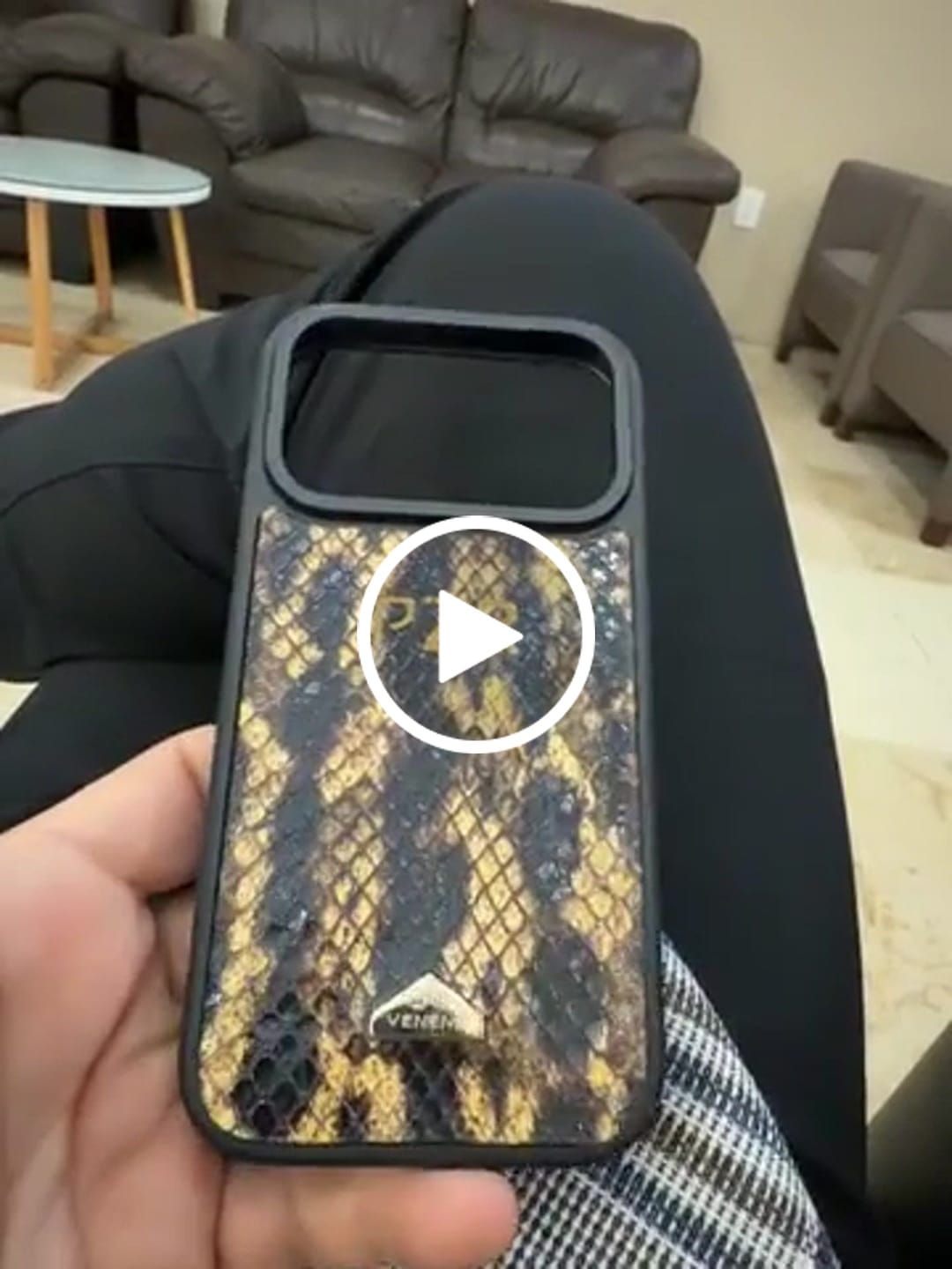 Customer video review of Funda iPhone 17 Pro Python Savage