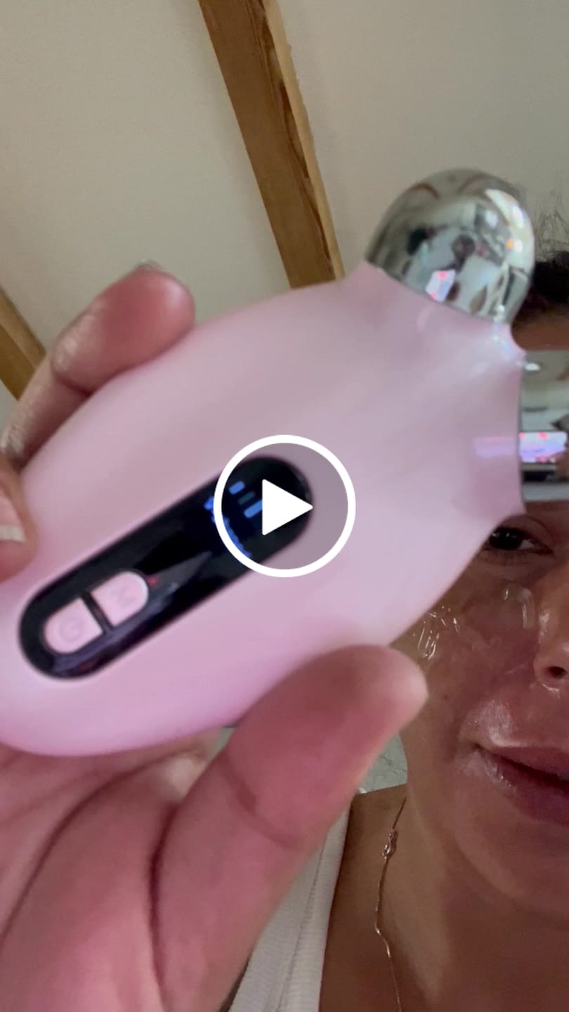 Customer video review of MicroLift Beauty™ -  Visage Tonifié & Peau Ferme en 5 Minutes