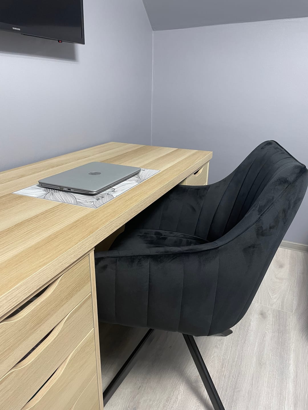 Customer photo review of Scaun living rotativ AZALIA, negru, stofa catifelata/metal, 61x58x86 cm