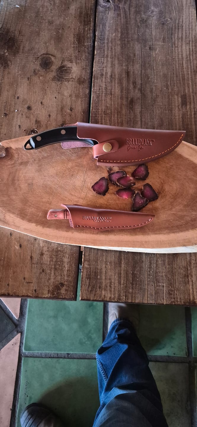 Customer photo review of BRAAIPLANK™ BosLem (16cm Damascus, Hammer Forged Bush Blade)