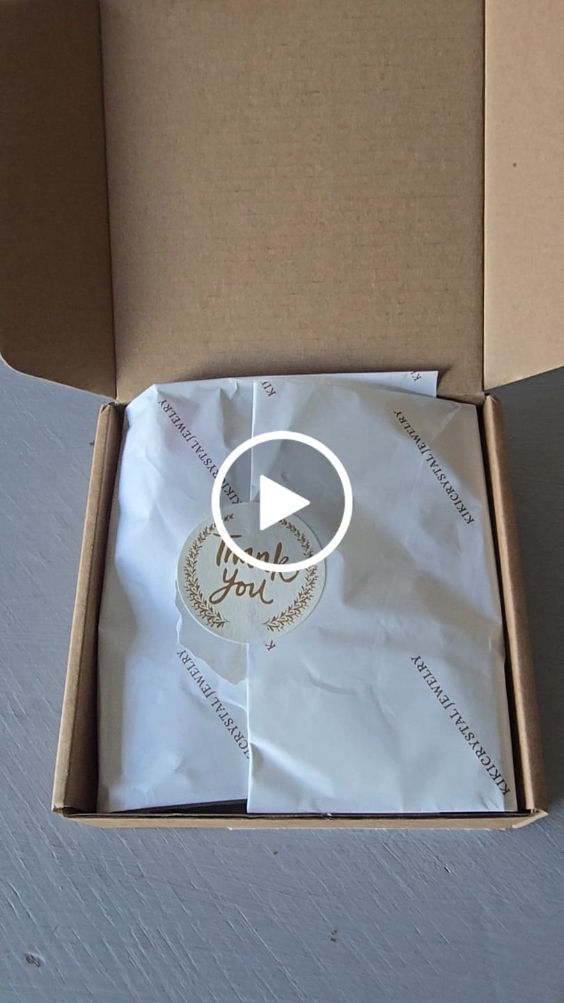 Customer video review of Kiki Crystal DIY Beads Mystery Capsules – Collect, Match & Create Your Own Bracelet！✨
