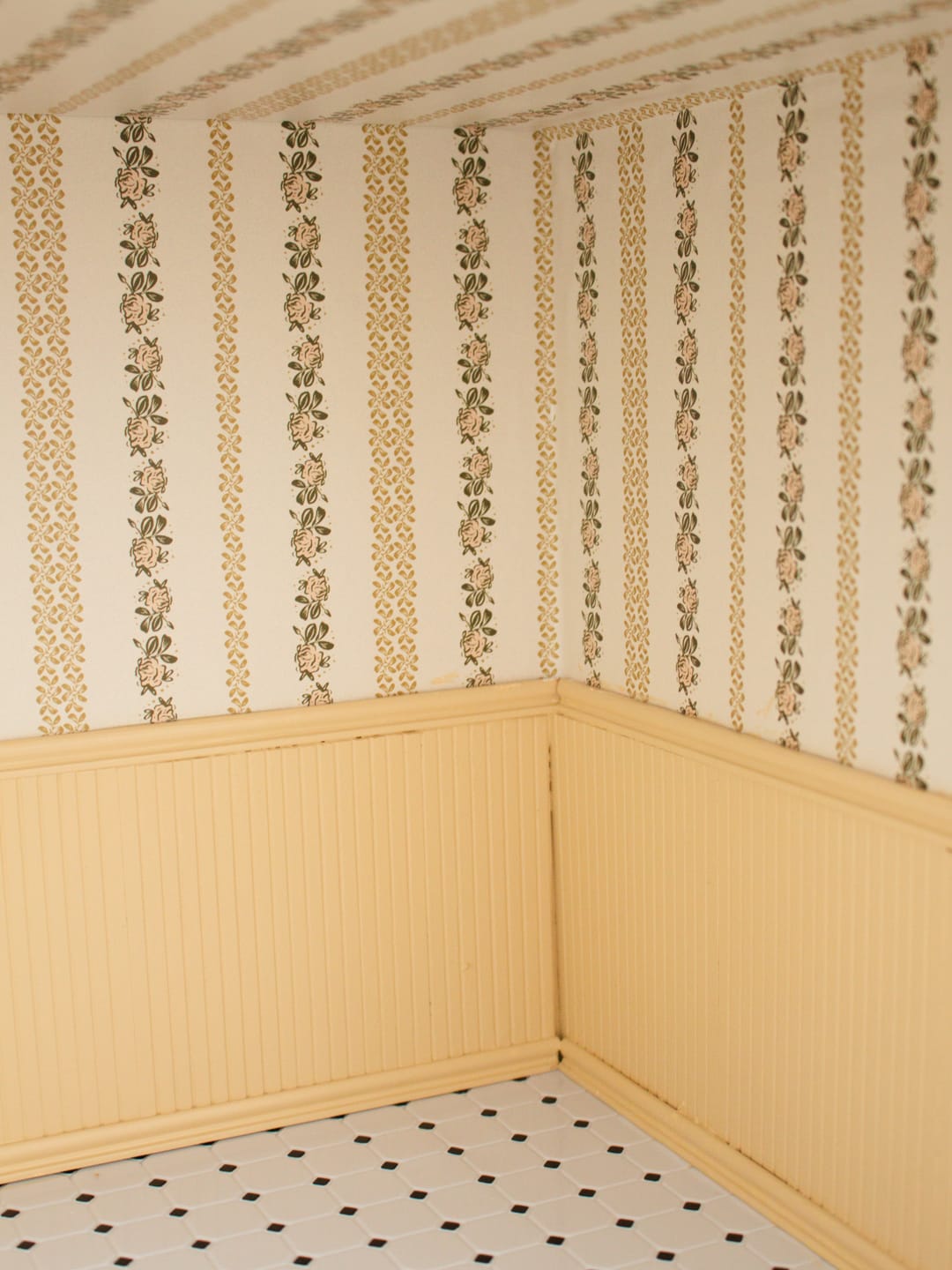 Customer photo review of Evanthe Wallpaper by WabiSabi Pattern Studio