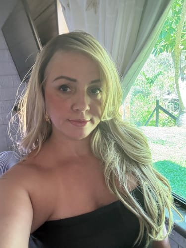 Customer photo review of Lace Front HD Adela Loira 613 65cm - Repartição Livre 13x4
