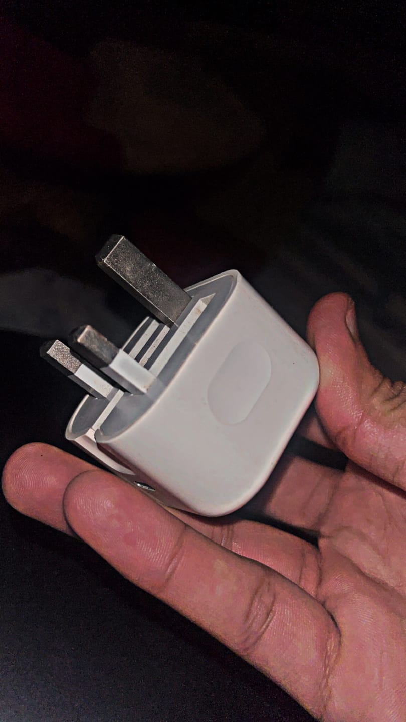 Customer photo review of Apple 20W USB-C Power Adapter (3-Pin) - Premium Quality + Free Data Cable