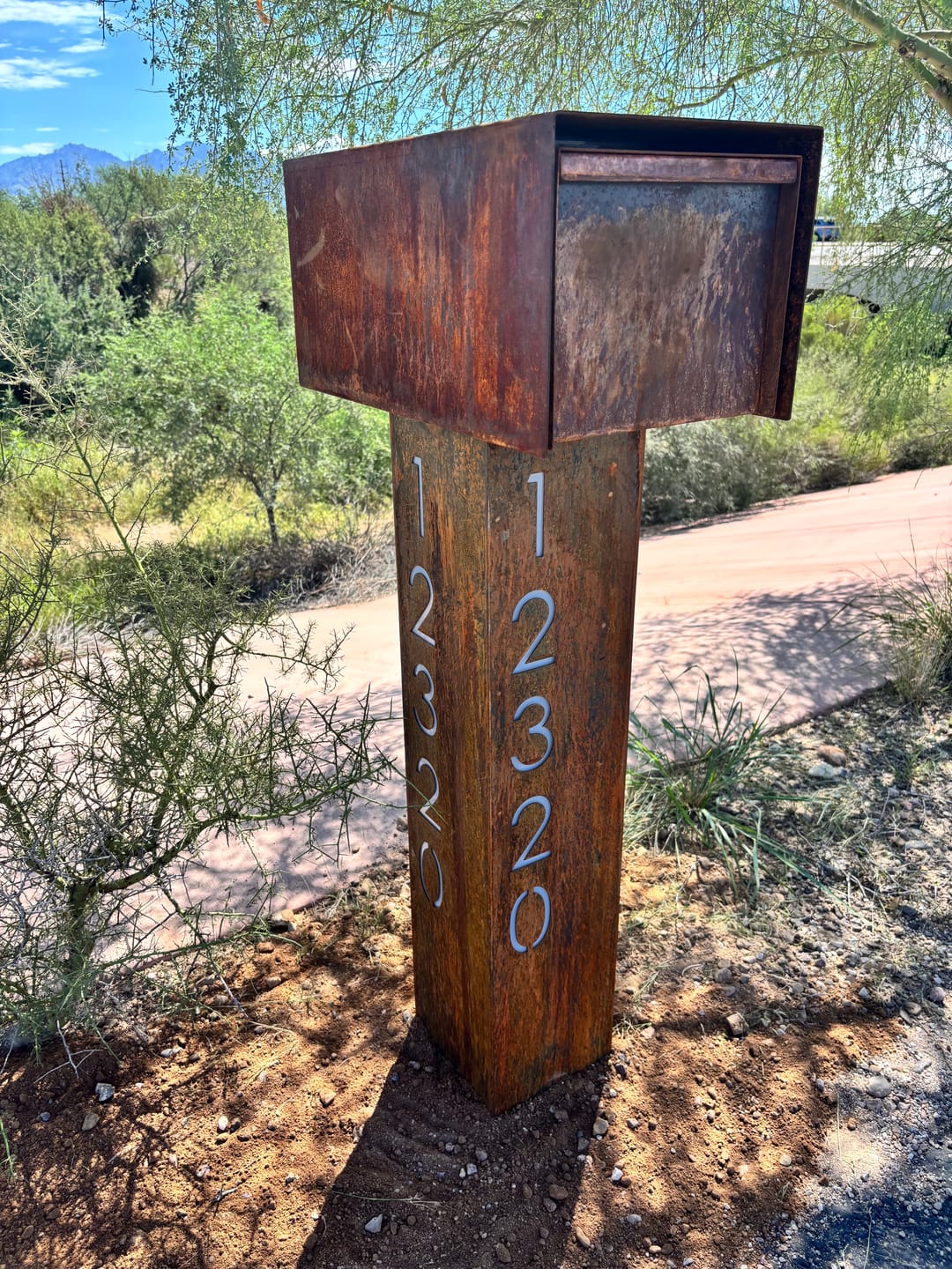 Customer photo review of The Top Notch Mailbox