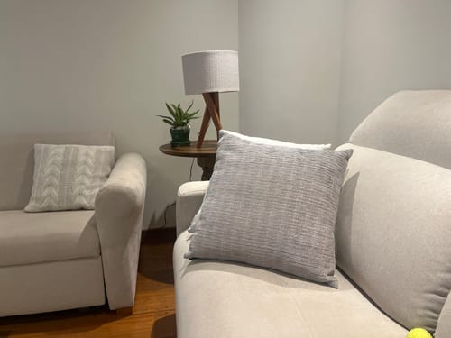 Customer photo review of Abajur de Mesa Luxo em Madeira com Cúpula de Tecido